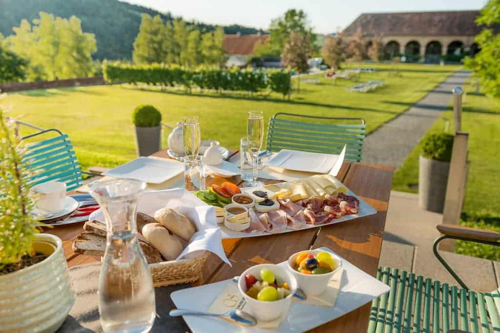 Terrace Castle Tavern Copyright Stefan Kristoferitsch