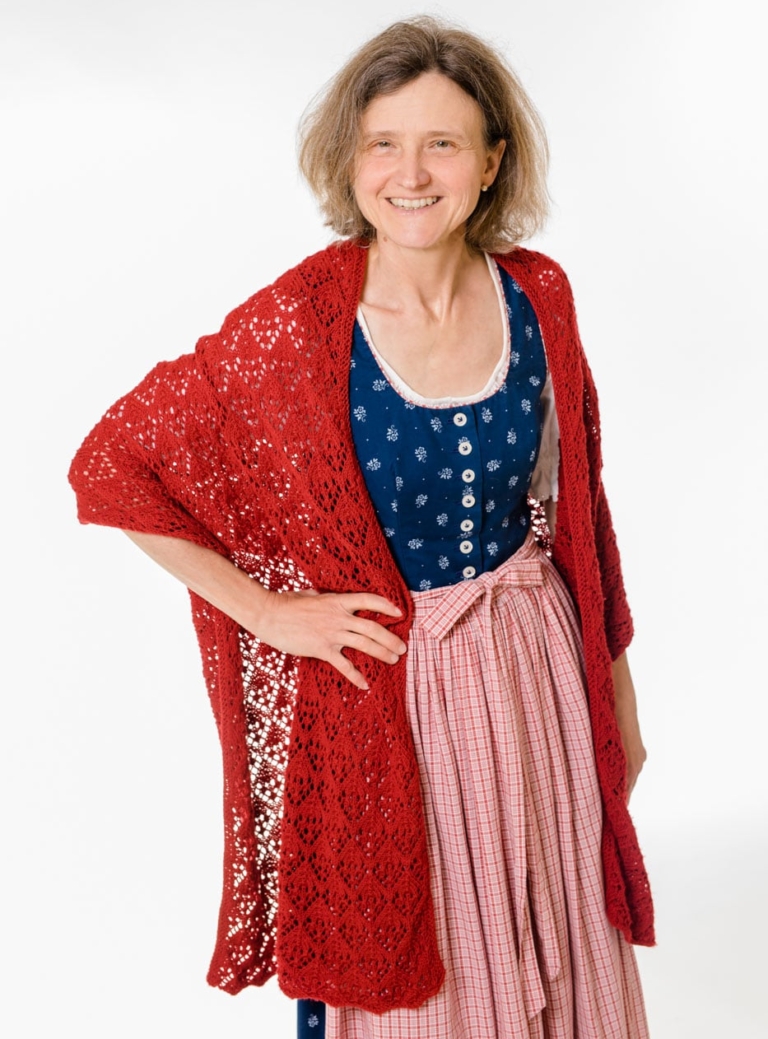 Verkaufsleiterin Weinkeller / Weinerlebnis-Gästeführerin Ursula Lechenauer Verkaufsleiterin Weinkeller / Weinerlebnis-Gästeführerin