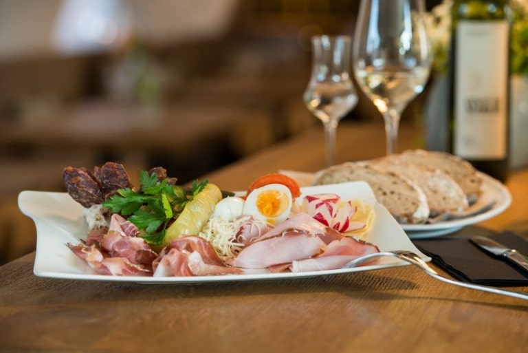 You can enjoy our excellent snack plate in our castle tavern or at one of our brunch dates at Seggau Castle.