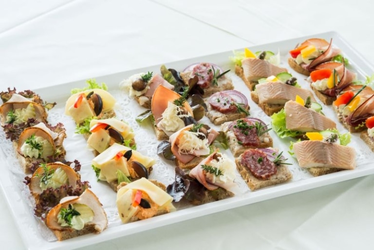 Welcome your guests with a delicious appetiser and enjoy regional delicacies from Southern Styria.