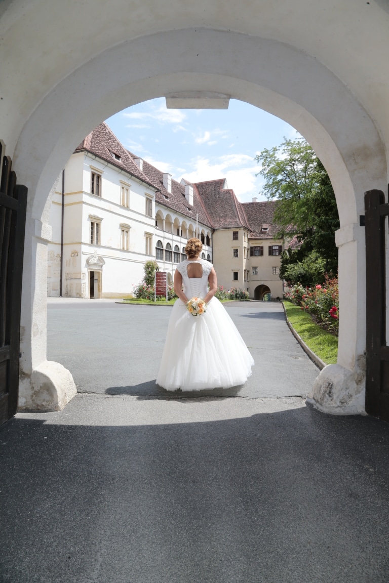 Celebrate your most beautiful day at Seggau Castle in beautiful southern Styria. Experience a dream wedding in the Upper Castle, with our professional team no wish remains unfulfilled.