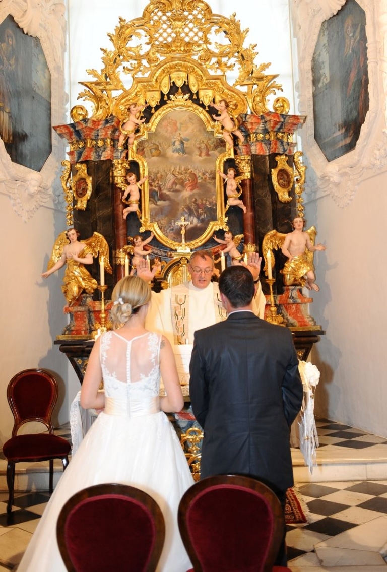 Say ‘I do’ in our romantic castle chapel in beautiful southern Styria. With its frescoes and vaulted ceilings, it will add an incredible touch of romance to your wedding.