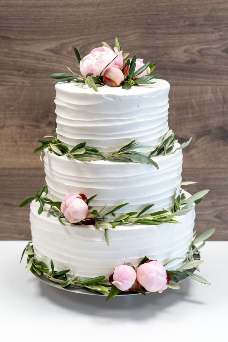 We will be happy to organise your dream wedding cake according to your wishes.