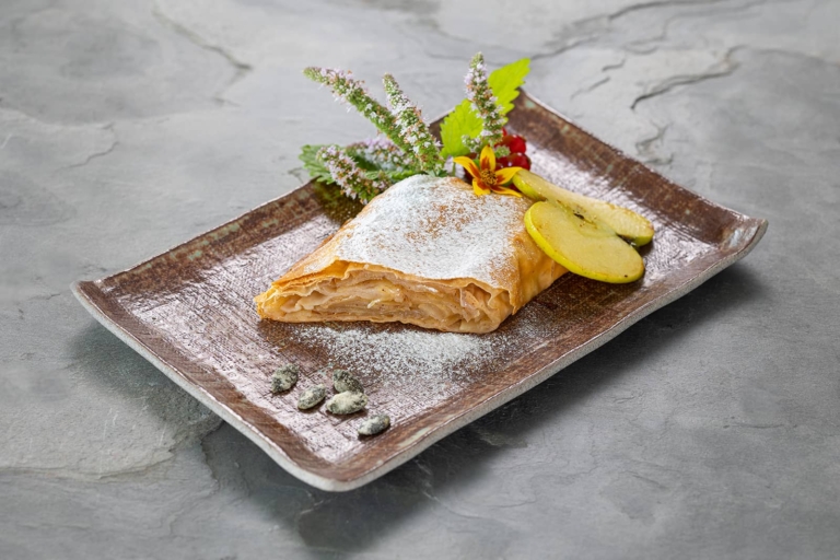 Apfelstrudel - zu genießen in der Schlosstaverne von Schloss Seggau